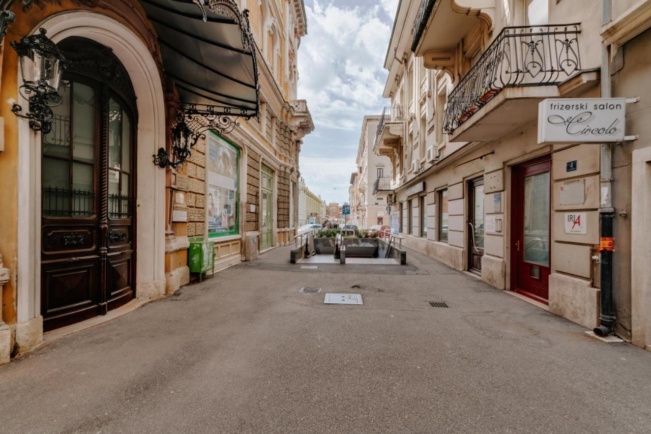 Black & White Apartments Rijeka Luaran gambar