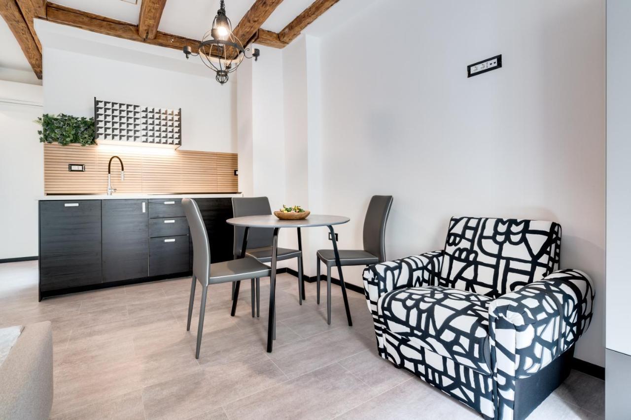 Black & White Apartments Rijeka Luaran gambar