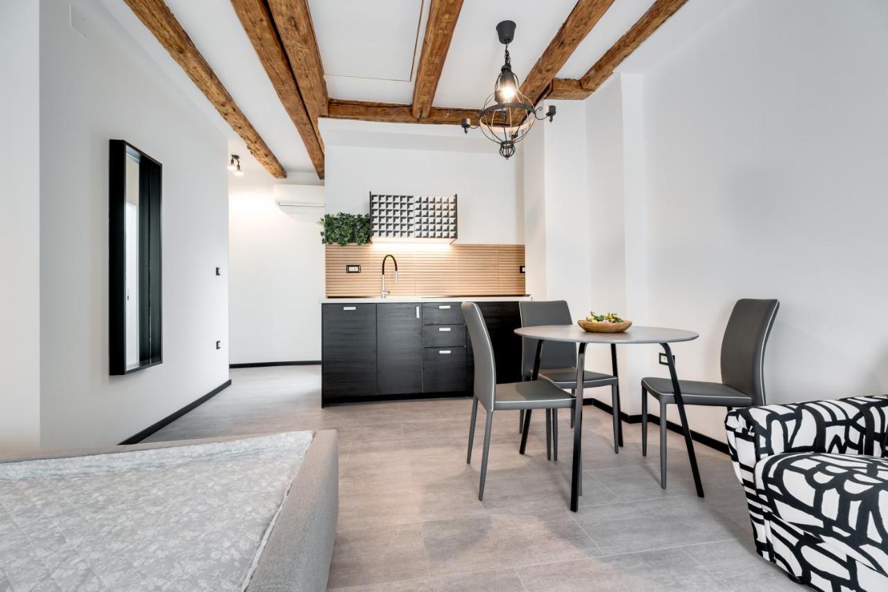 Black & White Apartments Rijeka Luaran gambar