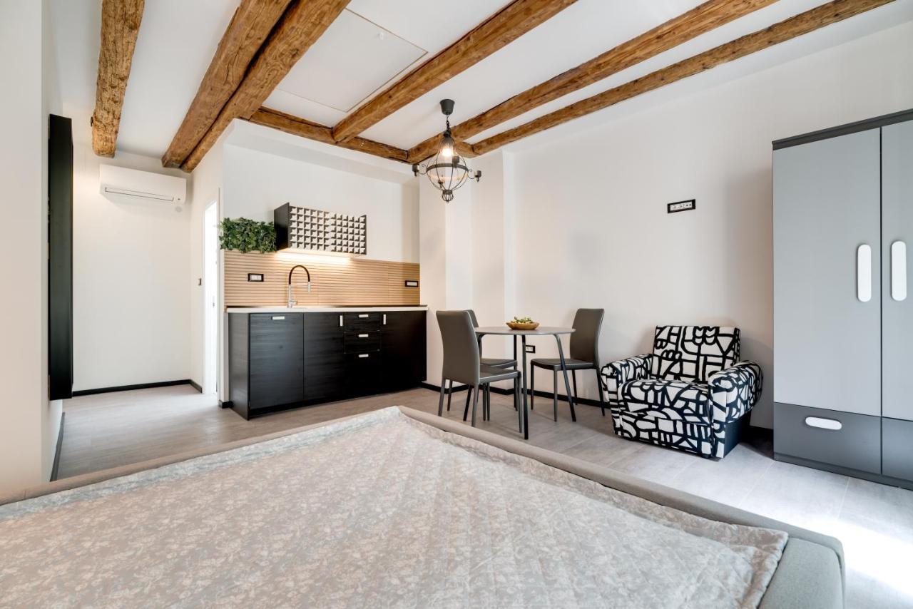 Black & White Apartments Rijeka Luaran gambar