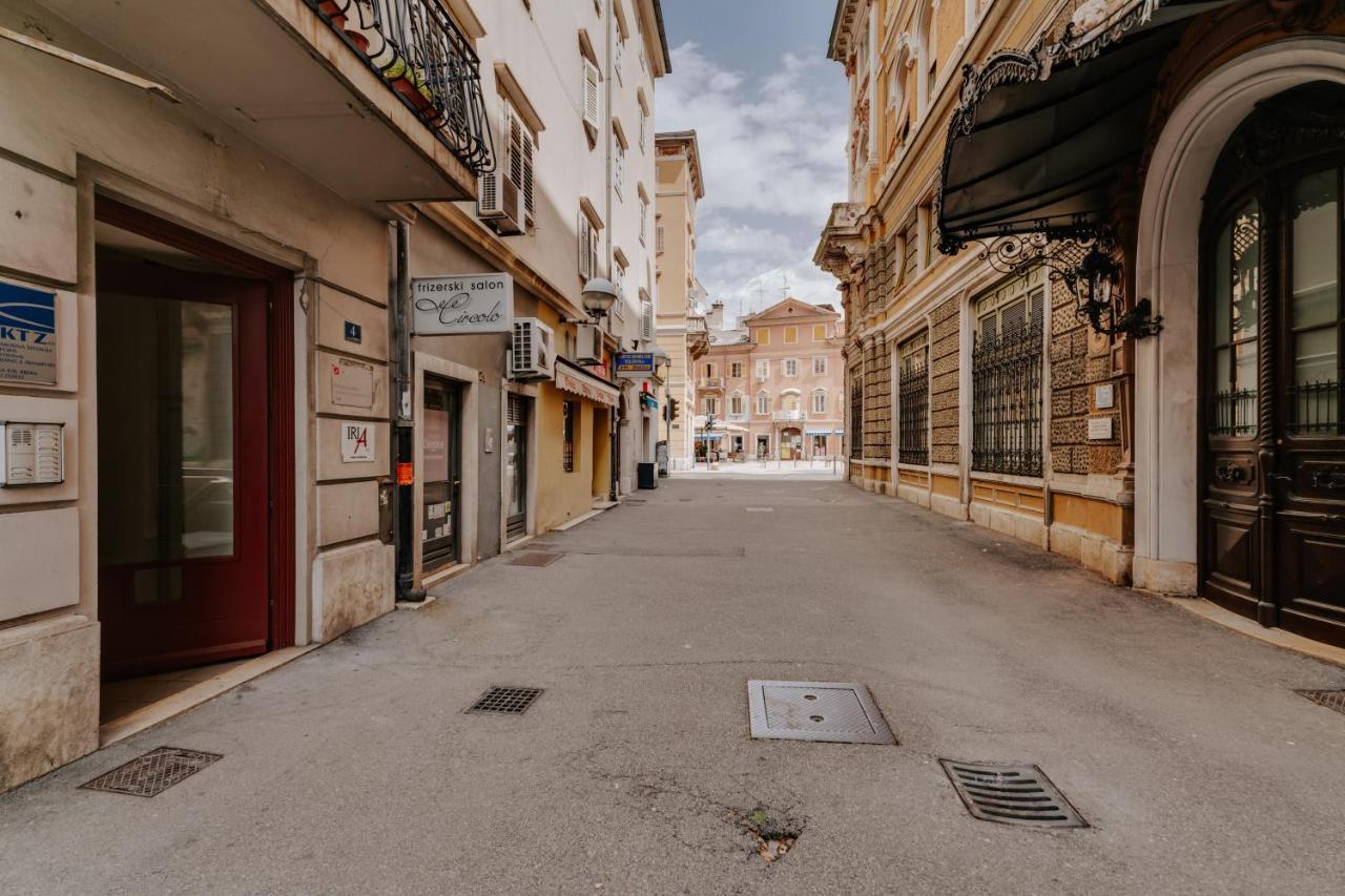 Black & White Apartments Rijeka Luaran gambar