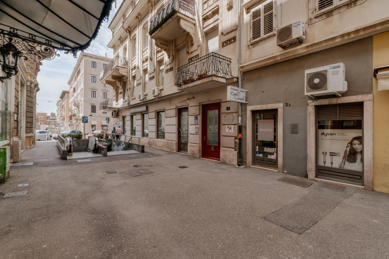 Black & White Apartments Rijeka Luaran gambar